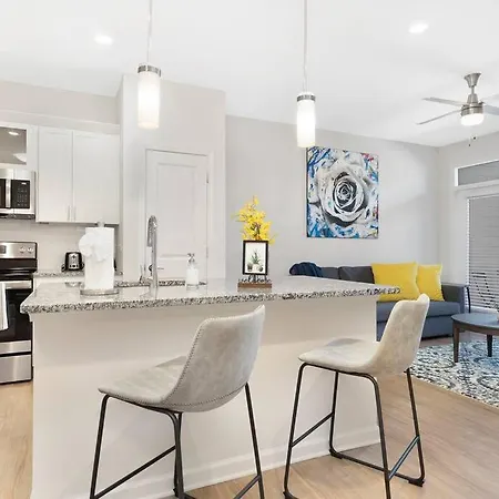 Stylish New Condo In Concord